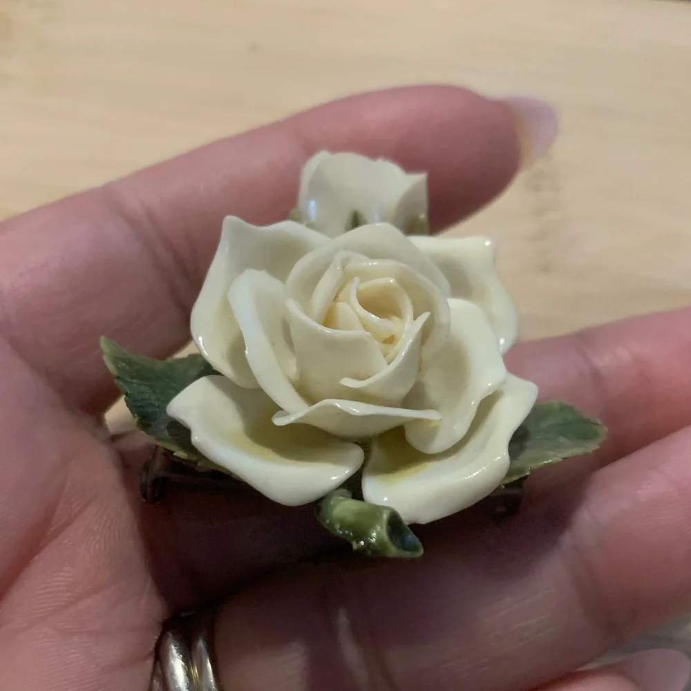 Vintage Roses🌹 Brooch - Picture 4 of 4